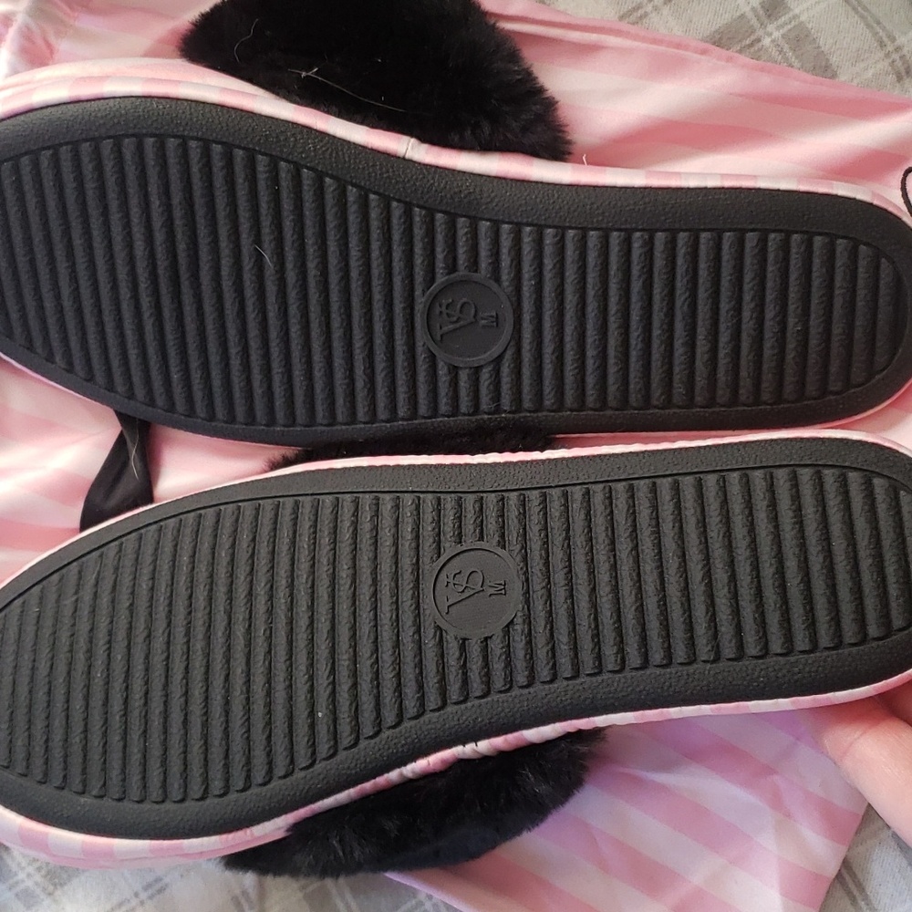 VS Slippers - Picture 2 of 4